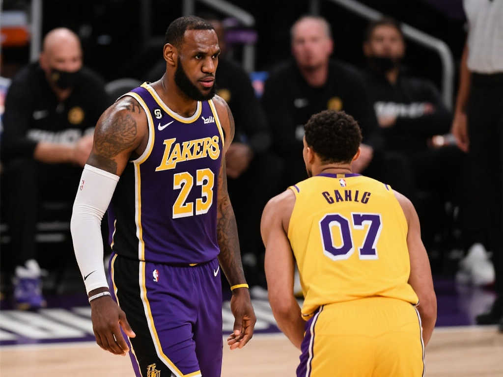 仅展现了球 仅展现了球